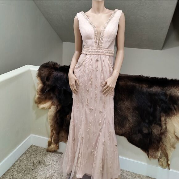 Elegant V-Neck All Over Beaded Glitter Haute Evening Dress - Picture 1 of 16